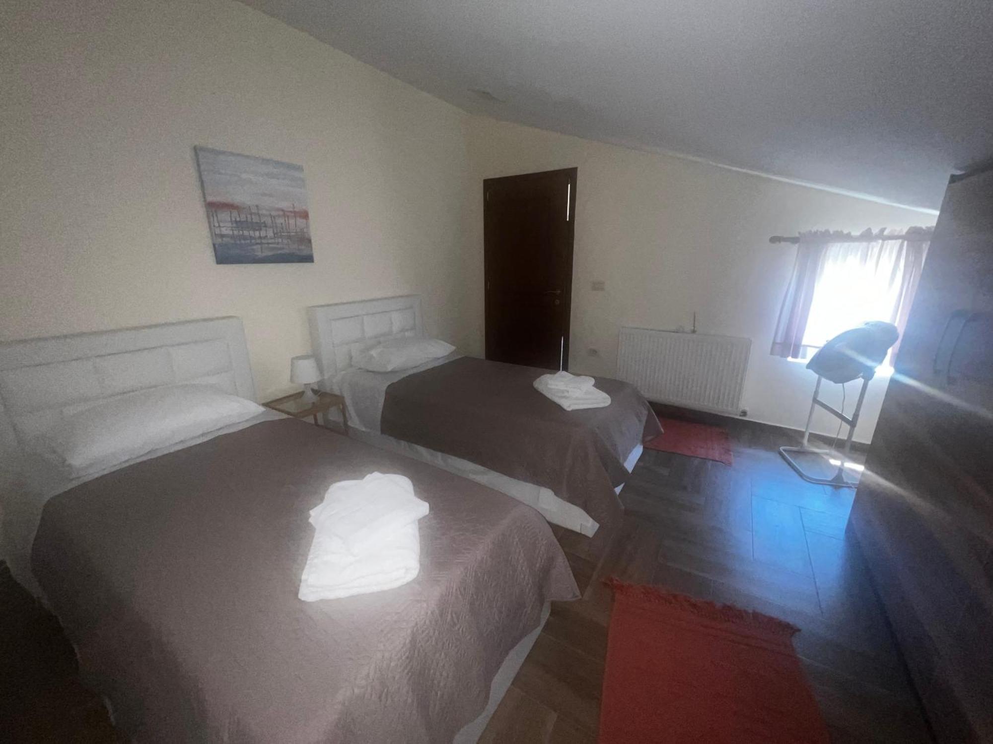 Retreat In The Centre Of Korce Lejlighed Eksteriør billede
